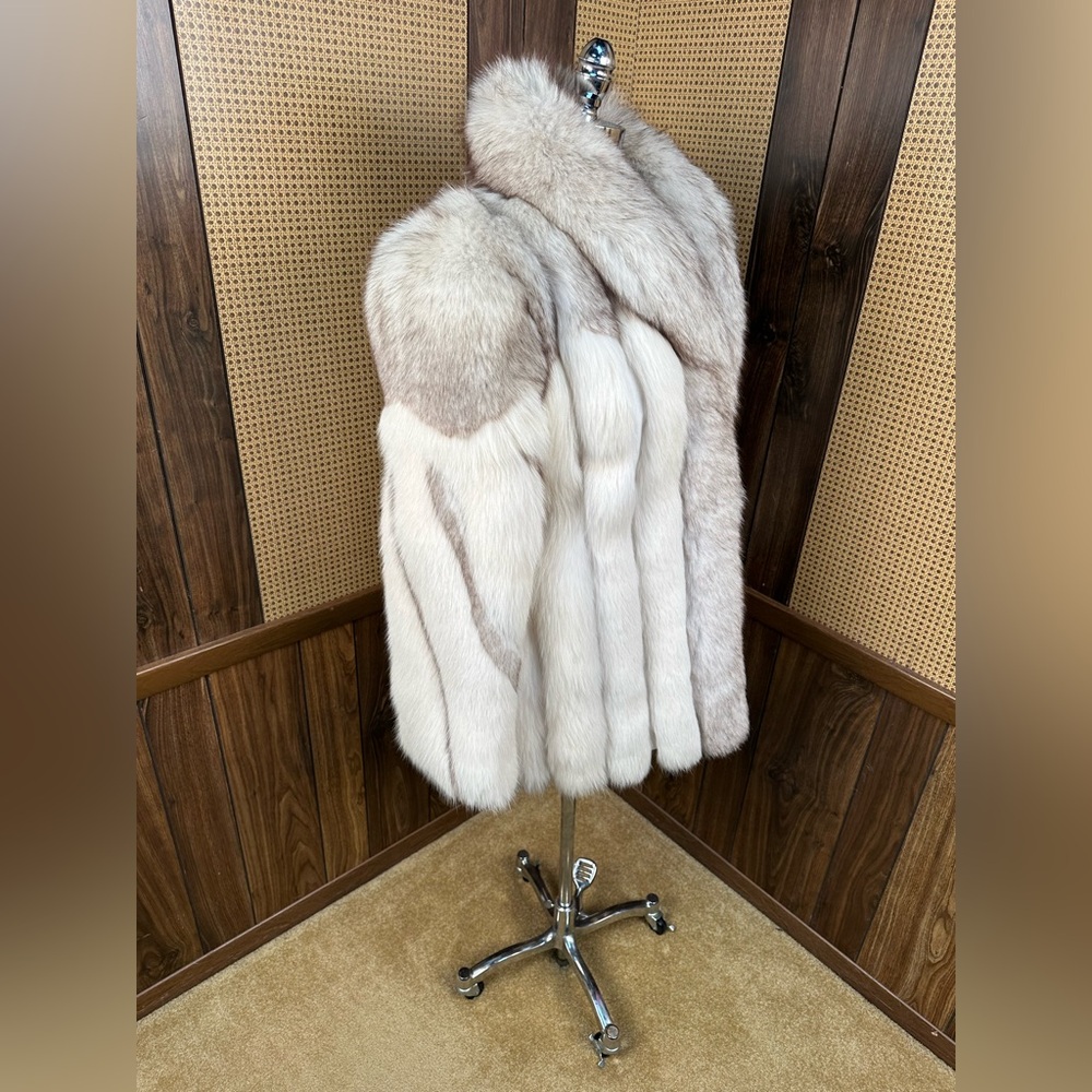 SAGA FOX “ GUARANTEE OF QUALITY” BLUE & WHITE FOX FUR COAT JACKET SIZE LARGE - Picture 3 of 8